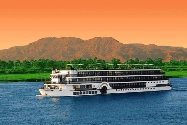 Nile Roof Hotel& Restaurant Луксор Екстериор снимка